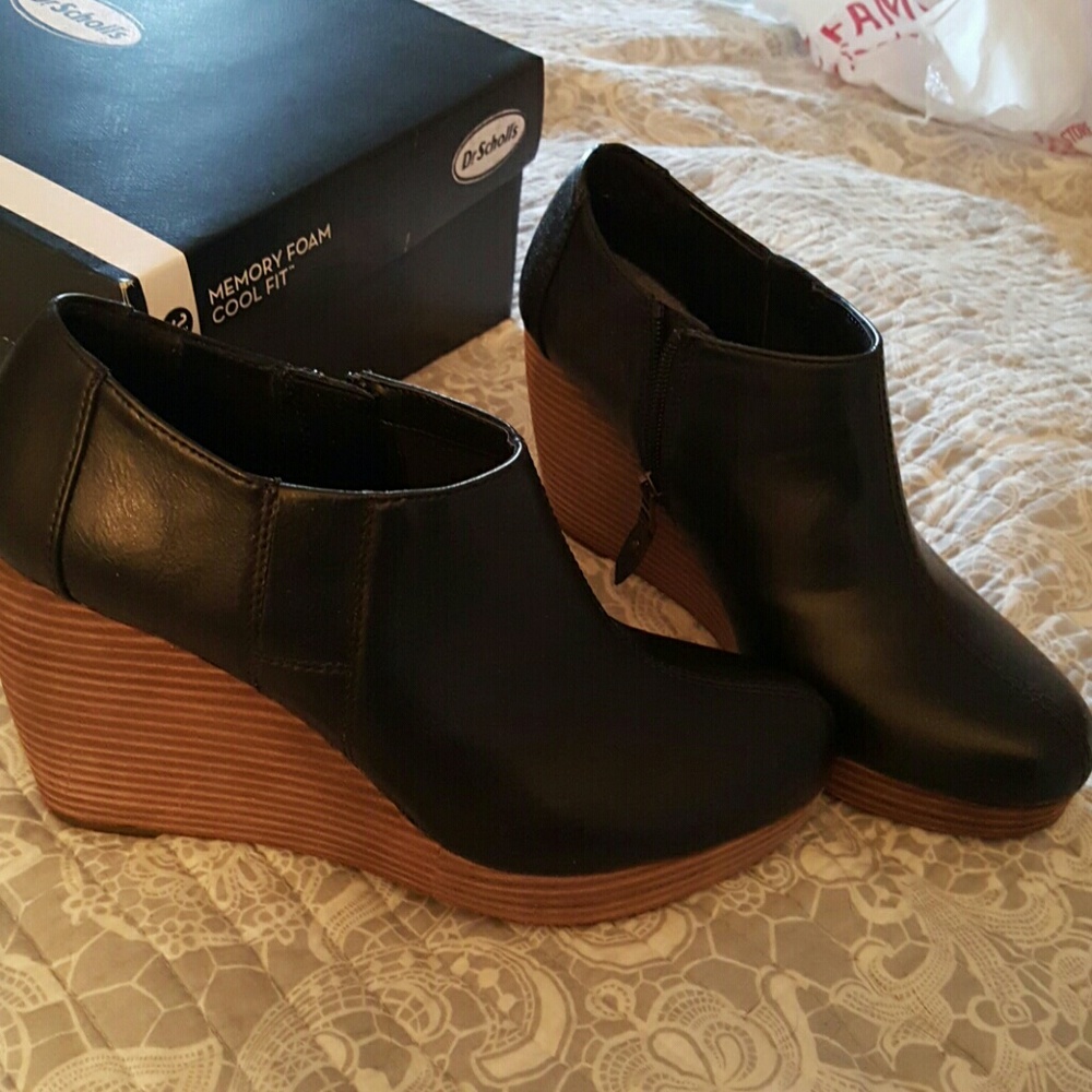 Black wedges